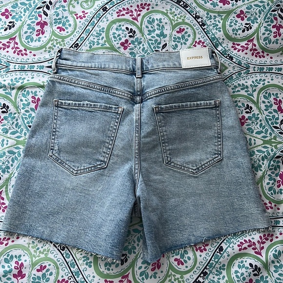 Express mid high rise Jean shorts - Picture 4 of 4